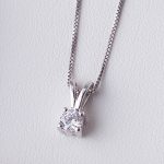 colgante diamante solitario