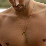 colgante oro hombre