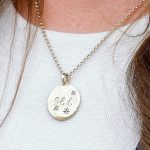 collar con iniciales hijos