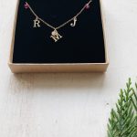 collar con iniciales hijos