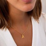 collar inicial oro