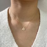 collar inicial oro