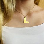 collar inicial oro
