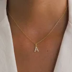 collar inicial oro