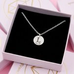 collar inicial plata