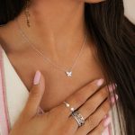 collar mariposa